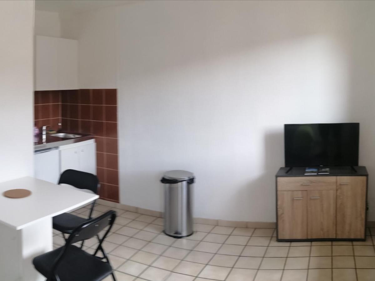 Coquelicot Apartment Massiac Exterior photo
